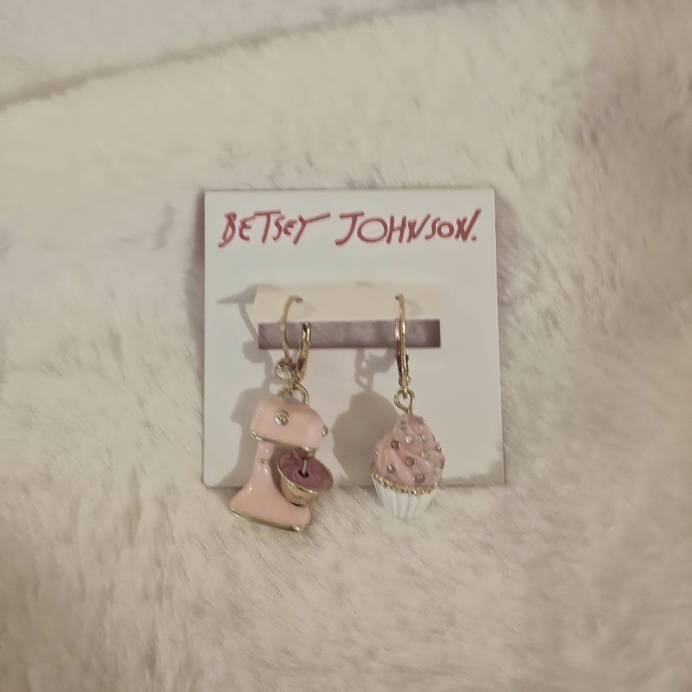 Betsey Johnson Cupcake Baking Earring Nwt